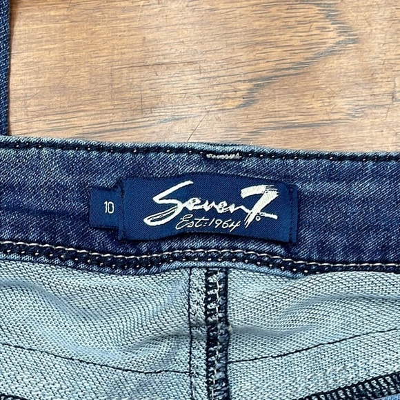 Seven7 women’s Capri blue jeans - Picture 3 of 6